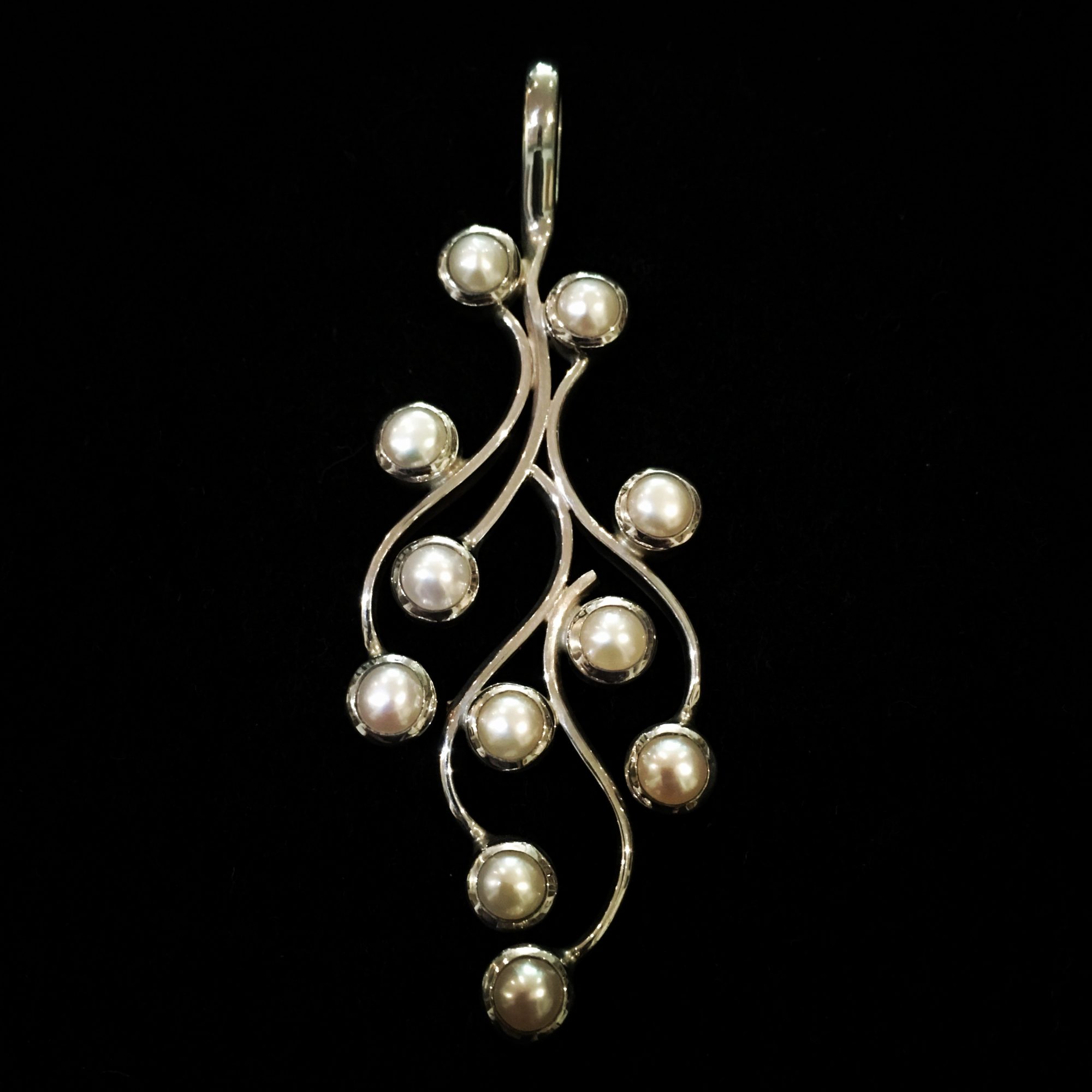 White Pearl Silver Pendant - Gorgeous Gems